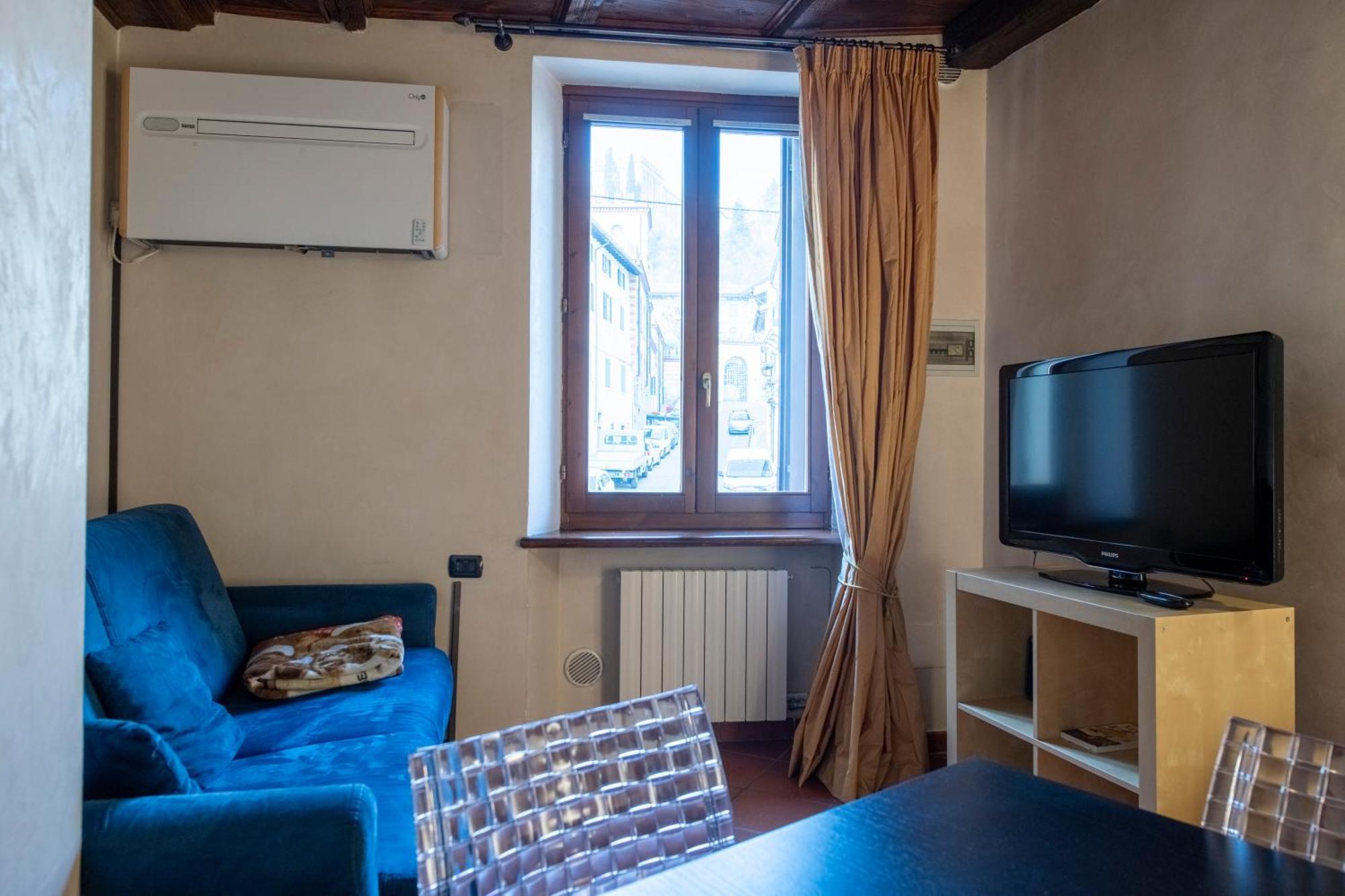 Ai Piedi Del Castello / 4Pl / Apt. Full Верона Екстер'єр фото
