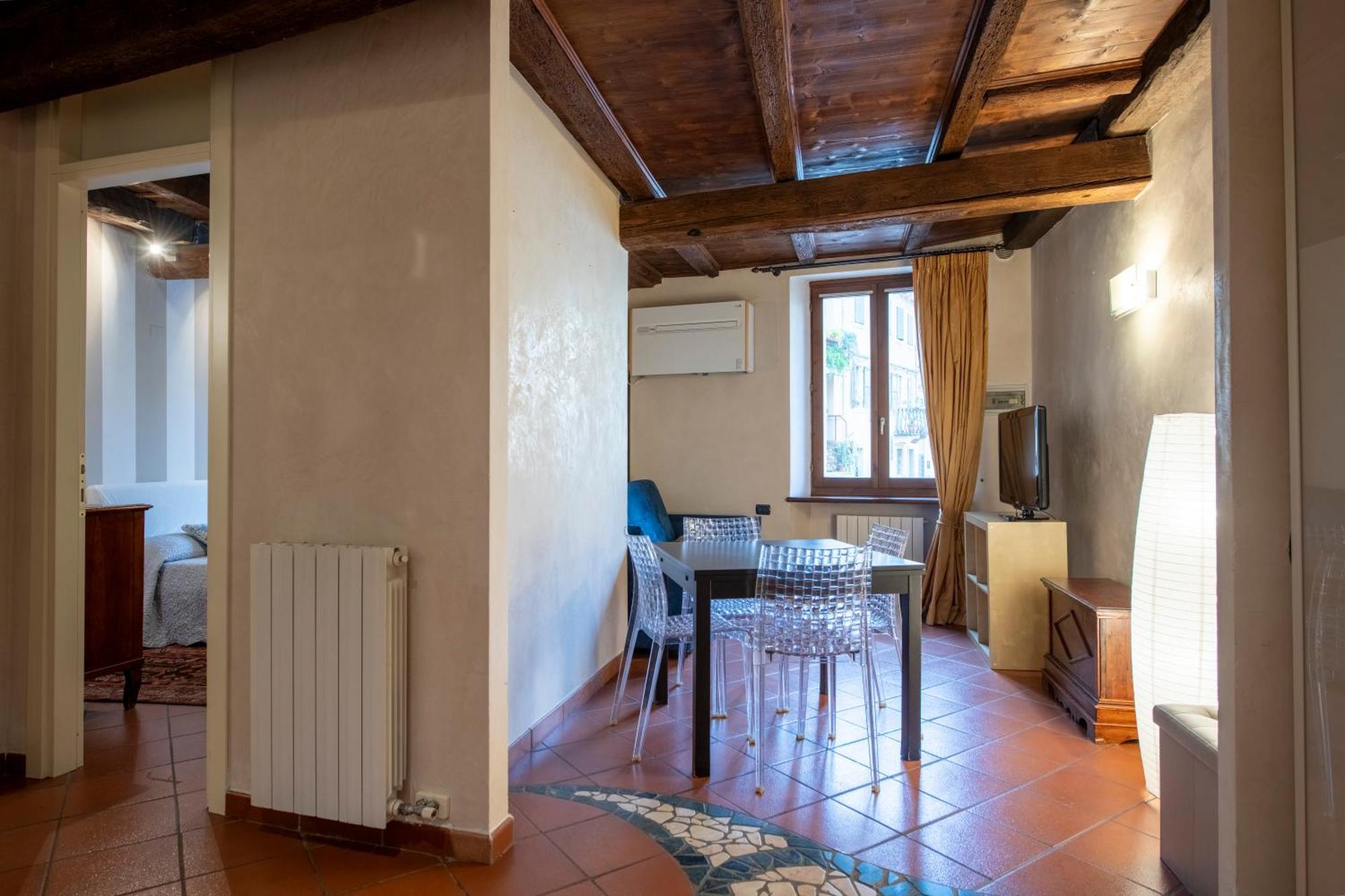 Ai Piedi Del Castello / 4Pl / Apt. Full Верона Екстер'єр фото