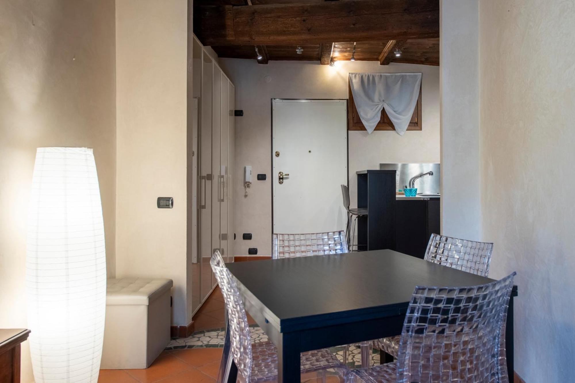 Ai Piedi Del Castello / 4Pl / Apt. Full Верона Екстер'єр фото